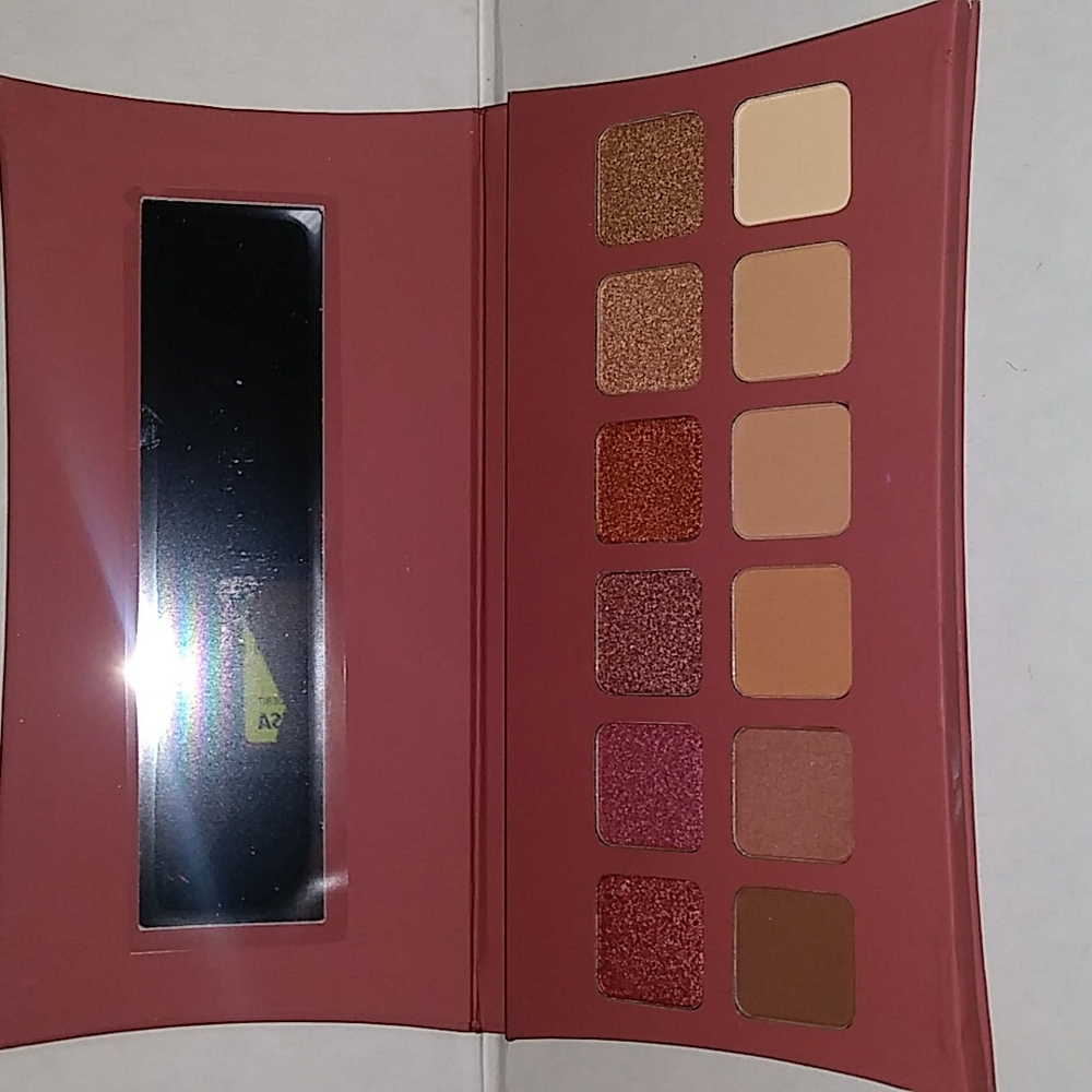 NWT Illamasqua Unveiled Eyeshadow Palette